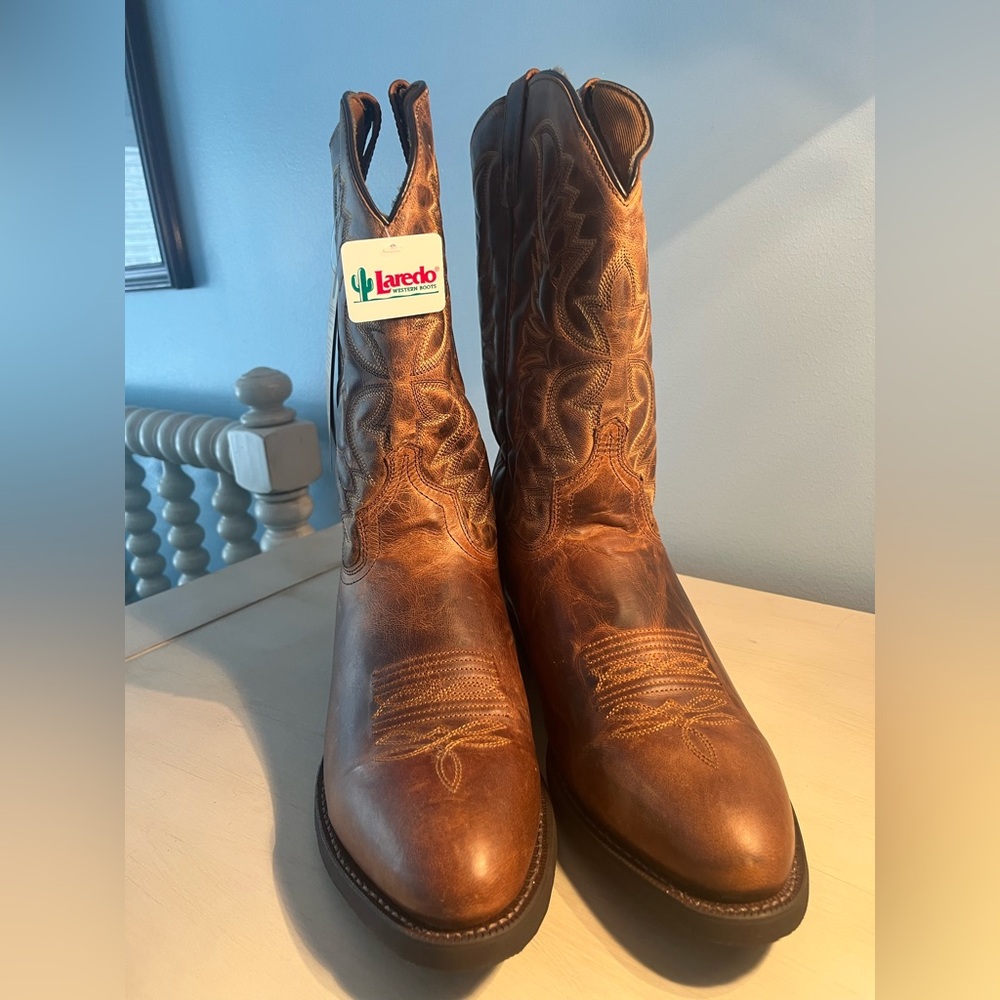 Laredo Leather vintage cowboy boots. Size 13D with tags.